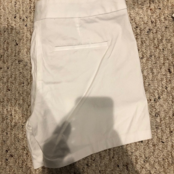 Express Shorts - Picture 2 of 3